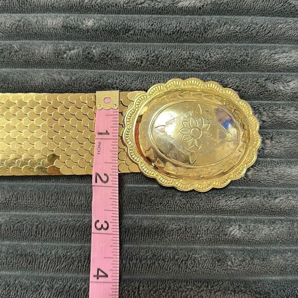 Vintage Gold Tone Metal Stretchy Belt with Oval Buckle - Picture 8 of 10